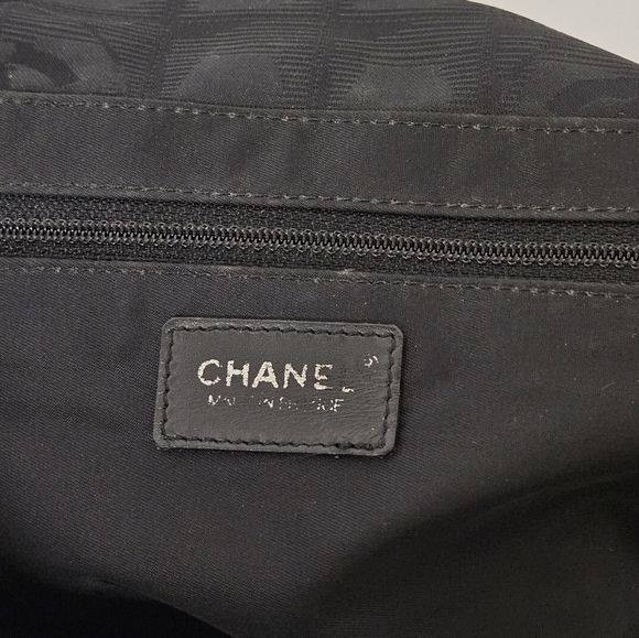 CHANEL 2002 Travel Ligne Monogram Tote Bag in Black Nylon - Picture 12 of 16